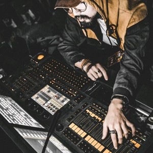 锟哥资料,锟哥最新歌曲,锟哥MV视频,锟哥音乐专辑,锟哥好听的歌