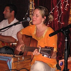 Jaya Lakshmi资料,Jaya Lakshmi最新歌曲,Jaya LakshmiMV视频,Jaya Lakshmi音乐专辑,Jaya Lakshmi好听的歌