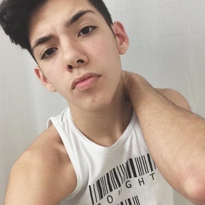 Yoandri Cabrera资料,Yoandri Cabrera最新歌曲,Yoandri CabreraMV视频,Yoandri Cabrera音乐专辑,Yoandri Cabrera好听的歌