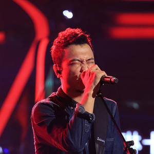 把我的悲伤留给自己 (Live)