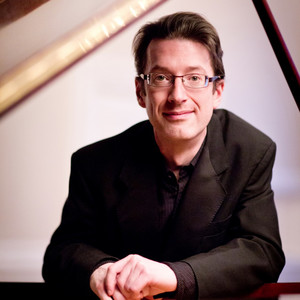 Llyr Williams资料,Llyr Williams最新歌曲,Llyr WilliamsMV视频,Llyr Williams音乐专辑,Llyr Williams好听的歌