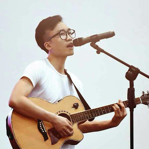 翱翔祖国蓝天上—洛表民族中学校歌