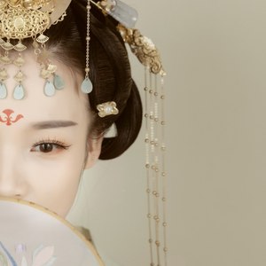 龙桃桃资料,龙桃桃最新歌曲,龙桃桃MV视频,龙桃桃音乐专辑,龙桃桃好听的歌