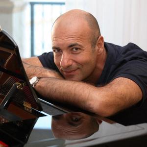 Любовь похожая на сон (爱情如梦) 现场版