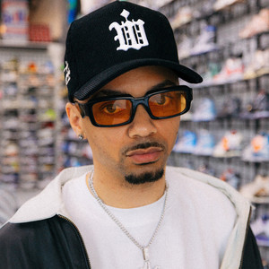 Miles Minnick资料,Miles Minnick最新歌曲,Miles MinnickMV视频,Miles Minnick音乐专辑,Miles Minnick好听的歌