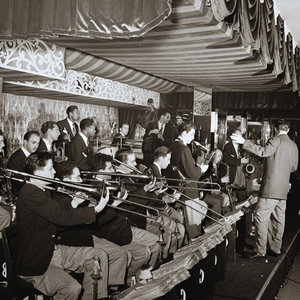 Charlie Barnet and His Orchestra资料,Charlie Barnet and His Orchestra最新歌曲,Charlie Barnet and His OrchestraMV视频,Charlie Barnet and His Orchestra音乐专辑,Charlie Barnet and His Orchestra好听的歌