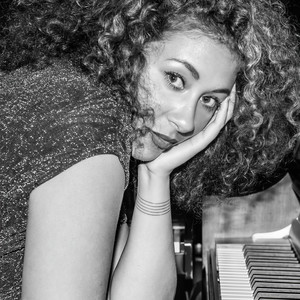 Amber Gomaa资料,Amber Gomaa最新歌曲,Amber GomaaMV视频,Amber Gomaa音乐专辑,Amber Gomaa好听的歌