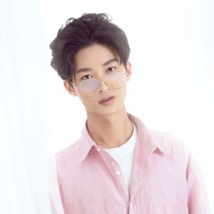 许明昊Minho资料,许明昊Minho最新歌曲,许明昊MinhoMV视频,许明昊Minho音乐专辑,许明昊Minho好听的歌