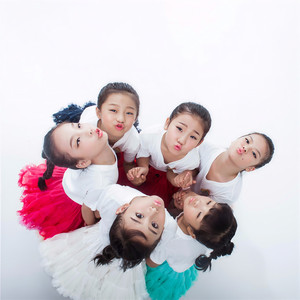 小月亮组合资料,小月亮组合最新歌曲,小月亮组合MV视频,小月亮组合音乐专辑,小月亮组合好听的歌