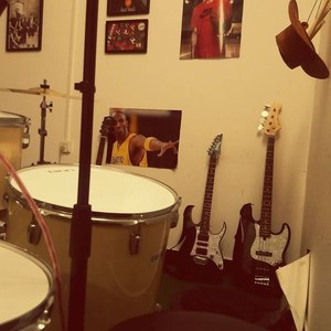 自赏青年资料,自赏青年最新歌曲,自赏青年MV视频,自赏青年音乐专辑,自赏青年好听的歌