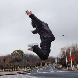 邱翔资料,邱翔最新歌曲,邱翔MV视频,邱翔音乐专辑,邱翔好听的歌