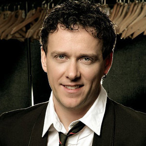 Dženan Lončarević资料,Dženan Lončarević最新歌曲,Dženan LončarevićMV视频,Dženan Lončarević音乐专辑,Dženan Lončarević好听的歌