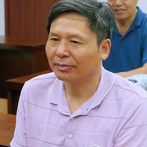 高鹰资料,高鹰最新歌曲,高鹰MV视频,高鹰音乐专辑,高鹰好听的歌