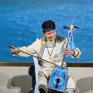 何向文资料,何向文最新歌曲,何向文MV视频,何向文音乐专辑,何向文好听的歌