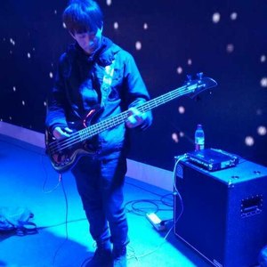 雷振资料,雷振最新歌曲,雷振MV视频,雷振音乐专辑,雷振好听的歌