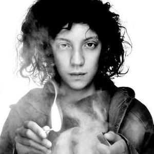 Léonie Pernet资料,Léonie Pernet最新歌曲,Léonie PernetMV视频,Léonie Pernet音乐专辑,Léonie Pernet好听的歌