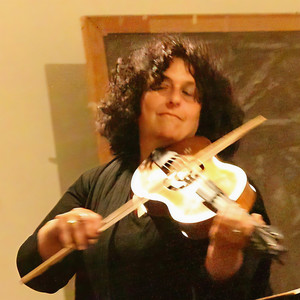 Shira Kammen资料,Shira Kammen最新歌曲,Shira KammenMV视频,Shira Kammen音乐专辑,Shira Kammen好听的歌