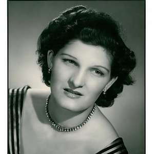 Jennifer Vyvyan资料,Jennifer Vyvyan最新歌曲,Jennifer VyvyanMV视频,Jennifer Vyvyan音乐专辑,Jennifer Vyvyan好听的歌