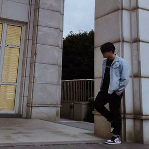 镇咸青资料,镇咸青最新歌曲,镇咸青MV视频,镇咸青音乐专辑,镇咸青好听的歌