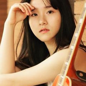 安静演唱的《肩上的云》