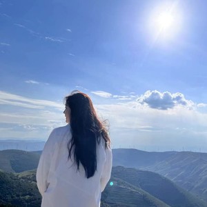 不是因为寂寞才想你 (Live)