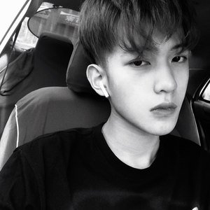 满似星辰资料,满似星辰最新歌曲,满似星辰MV视频,满似星辰音乐专辑,满似星辰好听的歌