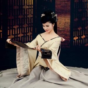 兰秋月资料,兰秋月最新歌曲,兰秋月MV视频,兰秋月音乐专辑,兰秋月好听的歌