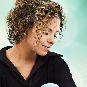 Nívea Soares资料,Nívea Soares最新歌曲,Nívea SoaresMV视频,Nívea Soares音乐专辑,Nívea Soares好听的歌