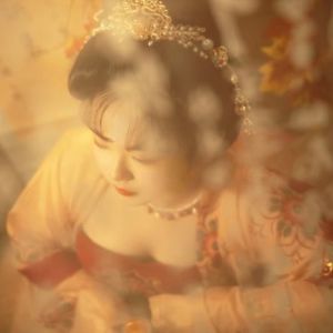 荜离资料,荜离最新歌曲,荜离MV视频,荜离音乐专辑,荜离好听的歌