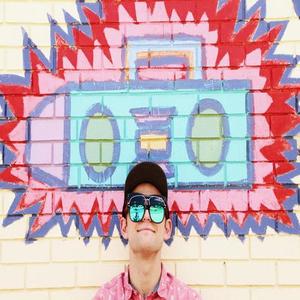 Raymond Revel资料,Raymond Revel最新歌曲,Raymond RevelMV视频,Raymond Revel音乐专辑,Raymond Revel好听的歌