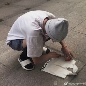 秦显鸿资料,秦显鸿最新歌曲,秦显鸿MV视频,秦显鸿音乐专辑,秦显鸿好听的歌