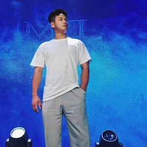 何颖资料,何颖最新歌曲,何颖MV视频,何颖音乐专辑,何颖好听的歌