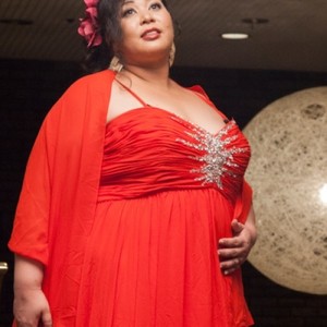 Queen V资料,Queen V最新歌曲,Queen VMV视频,Queen V音乐专辑,Queen V好听的歌