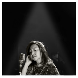 台湾歌手郑怡图片
