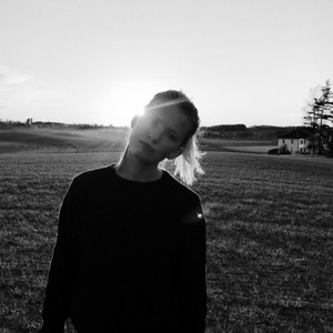 Julianne Aurora资料,Julianne Aurora最新歌曲,Julianne AuroraMV视频,Julianne Aurora音乐专辑,Julianne Aurora好听的歌