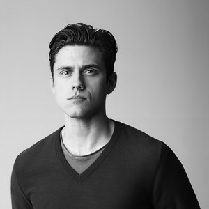 Aaron Tveit资料,Aaron Tveit最新歌曲,Aaron TveitMV视频,Aaron Tveit音乐专辑,Aaron Tveit好听的歌