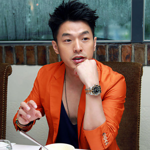 李威资料,李威最新歌曲,李威MV视频,李威音乐专辑,李威好听的歌