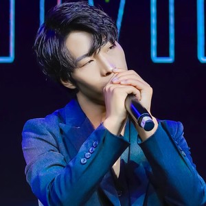 曲莫秋天资料,曲莫秋天最新歌曲,曲莫秋天MV视频,曲莫秋天音乐专辑,曲莫秋天好听的歌