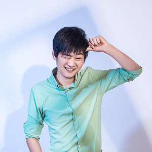 李龙儿资料,李龙儿最新歌曲,李龙儿MV视频,李龙儿音乐专辑,李龙儿好听的歌