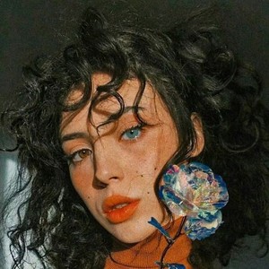 六朵资料,六朵最新歌曲,六朵MV视频,六朵音乐专辑,六朵好听的歌