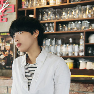 감성주의 (Emotionalism)资料,감성주의 (Emotionalism)最新歌曲,감성주의 (Emotionalism)MV视频,감성주의 (Emotionalism)音乐专辑,감성주의 (Emotionalism)好听的歌