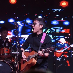 石斌资料,石斌最新歌曲,石斌MV视频,石斌音乐专辑,石斌好听的歌