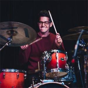 Mariano Escalona资料,Mariano Escalona最新歌曲,Mariano EscalonaMV视频,Mariano Escalona音乐专辑,Mariano Escalona好听的歌