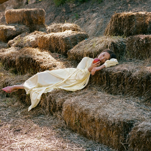 Laufey资料,Laufey最新歌曲,LaufeyMV视频,Laufey音乐专辑,Laufey好听的歌