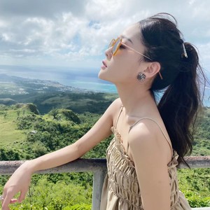 万伊资料,万伊最新歌曲,万伊MV视频,万伊音乐专辑,万伊好听的歌