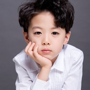 何铭峻资料,何铭峻最新歌曲,何铭峻MV视频,何铭峻音乐专辑,何铭峻好听的歌
