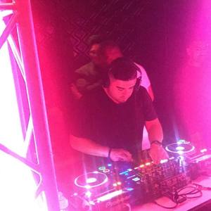 Gil Zambrano资料,Gil Zambrano最新歌曲,Gil ZambranoMV视频,Gil Zambrano音乐专辑,Gil Zambrano好听的歌