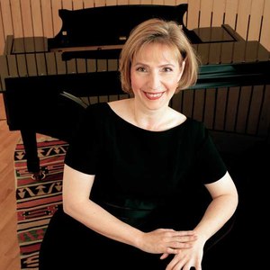 Margarita Höhenrieder资料,Margarita Höhenrieder最新歌曲,Margarita HöhenriederMV视频,Margarita Höhenrieder音乐专辑,Margarita Höhenrieder好听的歌