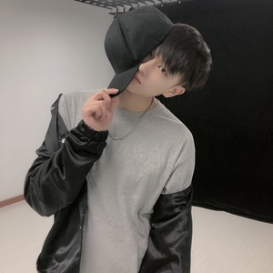 向泓瑞资料,向泓瑞最新歌曲,向泓瑞MV视频,向泓瑞音乐专辑,向泓瑞好听的歌