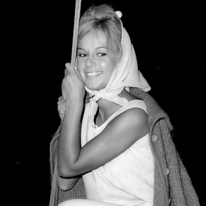 Aliki Vougiouklaki资料,Aliki Vougiouklaki最新歌曲,Aliki VougiouklakiMV视频,Aliki Vougiouklaki音乐专辑,Aliki Vougiouklaki好听的歌